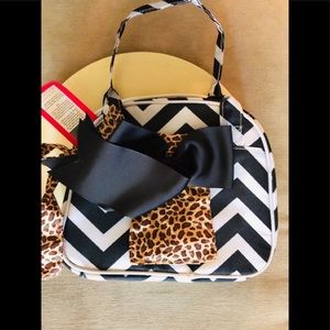 NWT Vivajennz Wine Purse